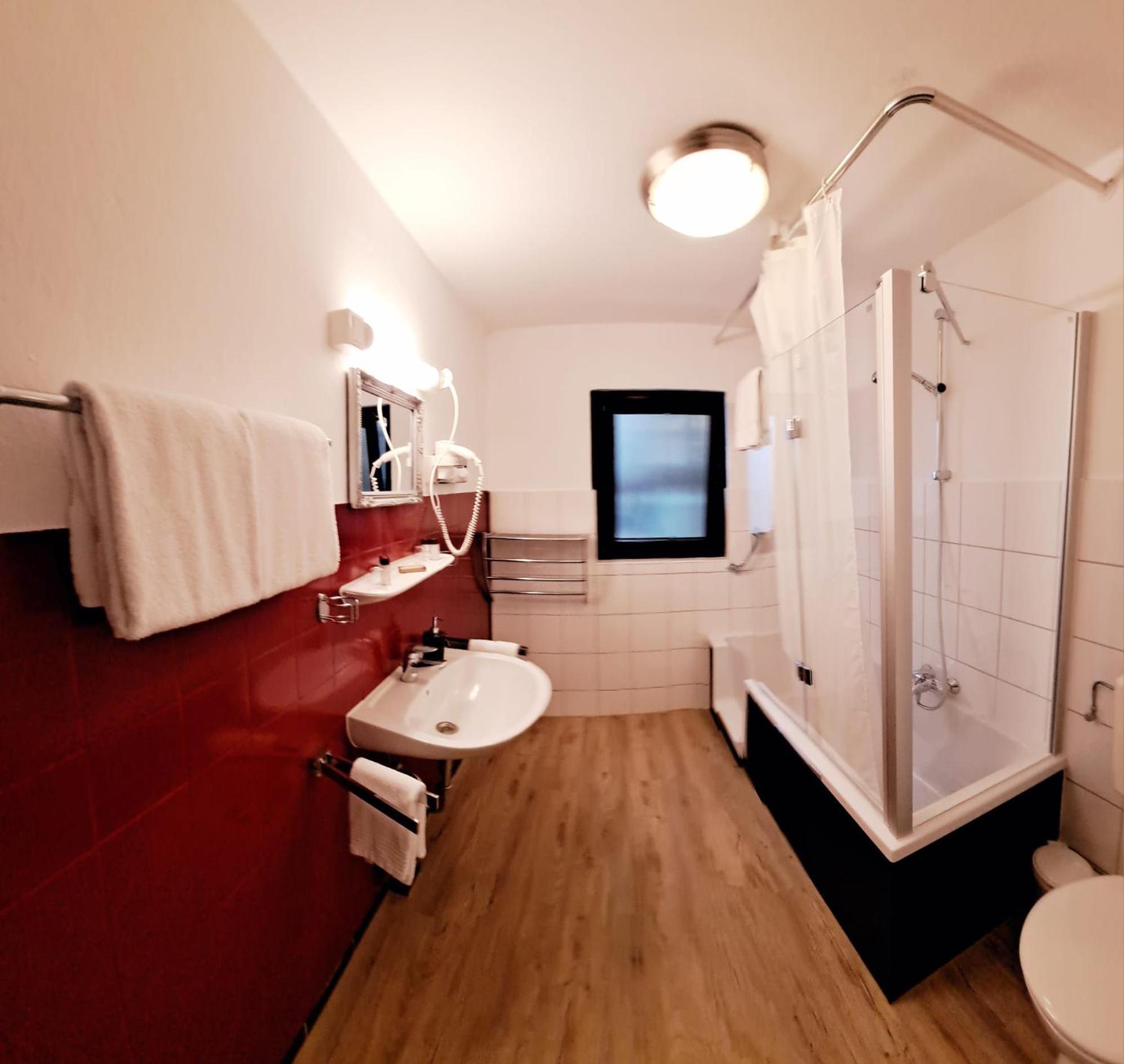 Hotel Columbus Und Glamping Бремерхафен Экстерьер фото